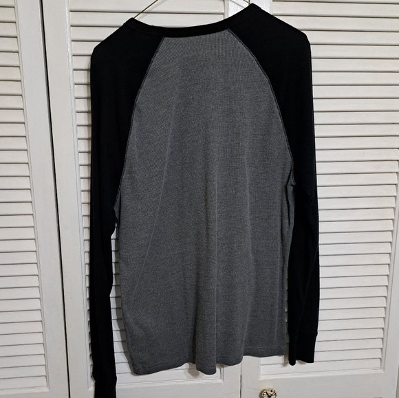 Old Navy Gray and Black Long Sleeve Shirt - Picture 3 of 3
